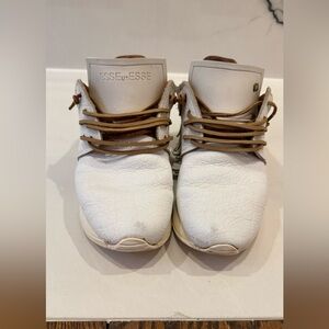 White leather Esseutesse sneakers- size 36.